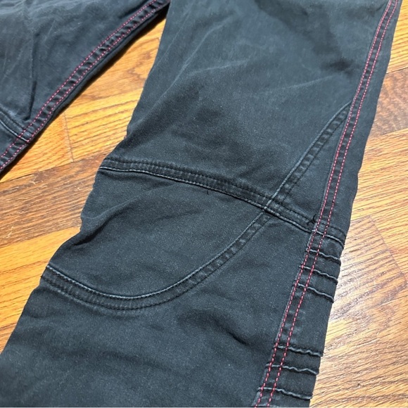 Y2K Revolt Low Rise Black Cropped Moto Jeans Red Stitching Juniors Size 3 Punk - Picture 9 of 16